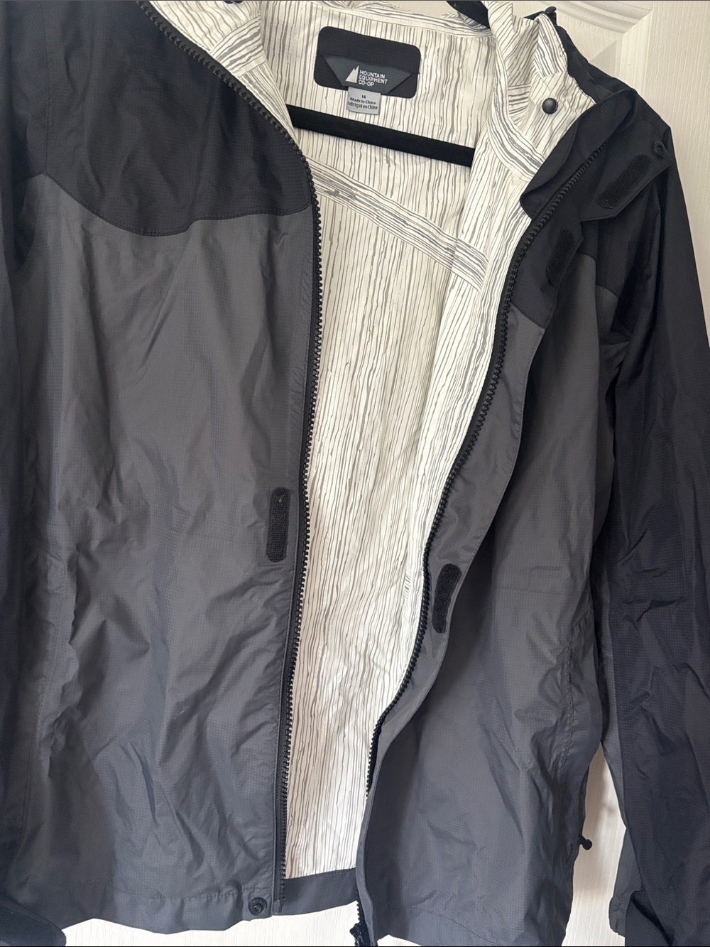 MEC Packable Raincoat - Picture 6 of 8